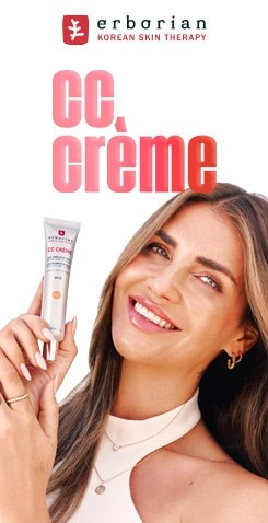 Eine Person hält eine silberne Tube Erborian CC Crème.